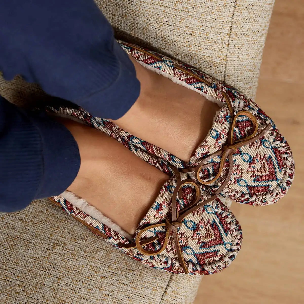 Women's Minookamii Cally Secondary image