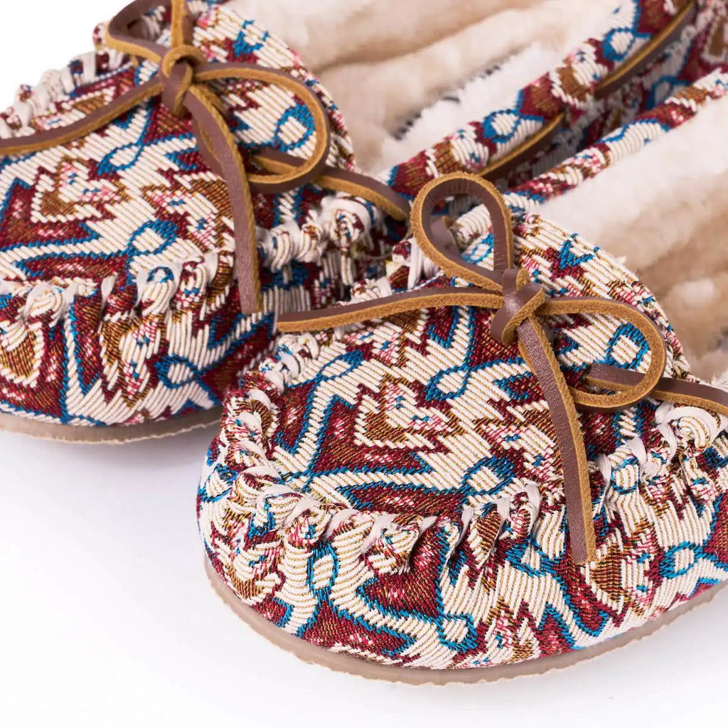 Women's Minookamii Cally
